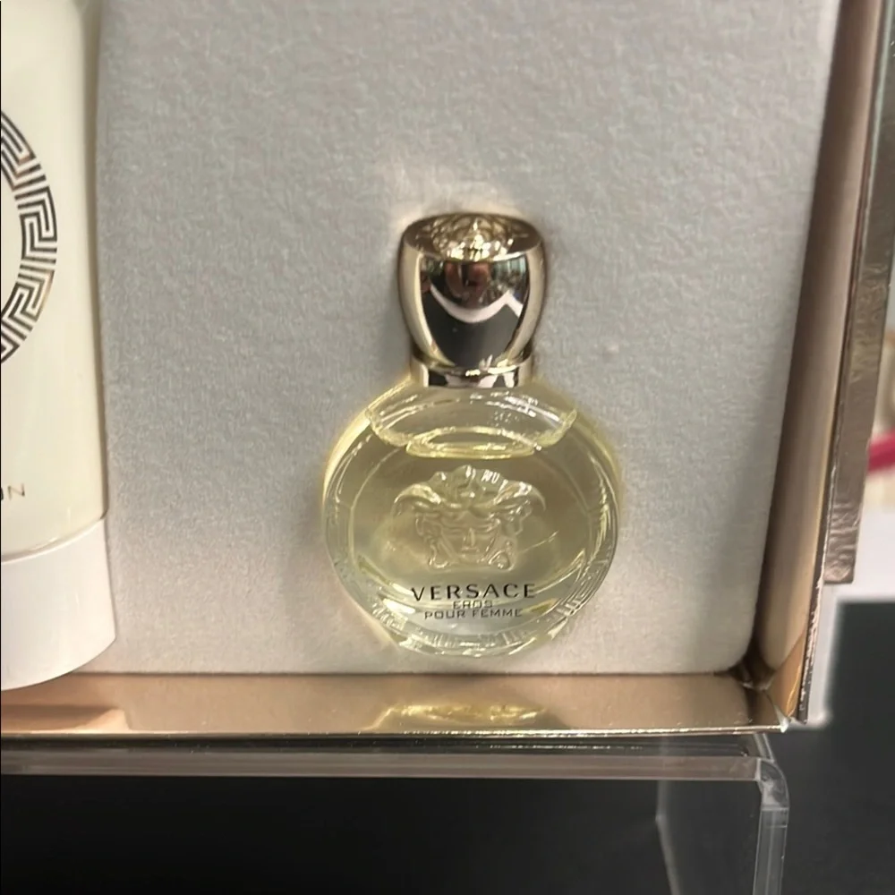 Versace Luxury Bath & Body Set - White - Picture 4 of 6